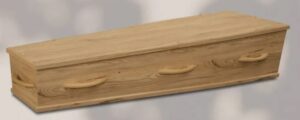 Wildeikenfineer kist met plat deksel en houten handvaten