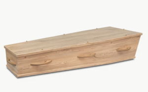 Wildeikenfineer kist met plat deksel en houten handvaten